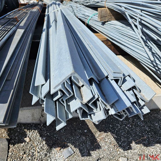 Уголок оцинкованный